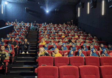 Nobar Film “Cyberbullying” sebagai Upaya Penguatan Pendidikan Karakter dan Literasi Digital Siswa SMPN 3 Krian Nobar Film “Cyberbullying” sebagai Upaya Penguatan Pendidikan Karakter dan Literasi Digital Siswa SMPN 3 Krian