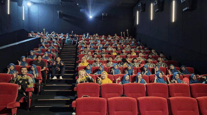 Nobar Film “Cyberbullying” sebagai Upaya Penguatan Pendidikan Karakter dan Literasi Digital Siswa SMPN 3 Krian Nobar Film “Cyberbullying” sebagai Upaya Penguatan Pendidikan Karakter dan Literasi Digital Siswa SMPN 3 Krian