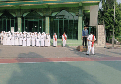 Upacara HUT ke-81 Kemerdekaan Republik Indonesia di SMPN 3 Krian Upacara HUT ke-81 Kemerdekaan Republik Indonesia di SMPN 3 Krian