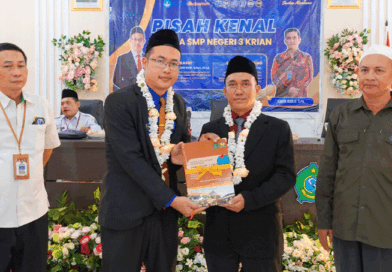 Pisah Kenal Kepala SMPN 3 Krian: Menyambut Pemimpin Baru, Mengukir Kenangan Bersama Pisah Kenal Kepala SMPN 3 Krian: Menyambut Pemimpin Baru, Mengukir Kenangan Bersama