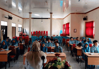 UKS SMPN 3 Krian Bersinergi dengan Puskesmas Barengkrajan Gelar Penyuluhan HIV dan Cek Kesehatan Gratis UKS SMPN 3 Krian Bersinergi dengan Puskesmas Barengkrajan Gelar Penyuluhan HIV dan Cek Kesehatan Gratis