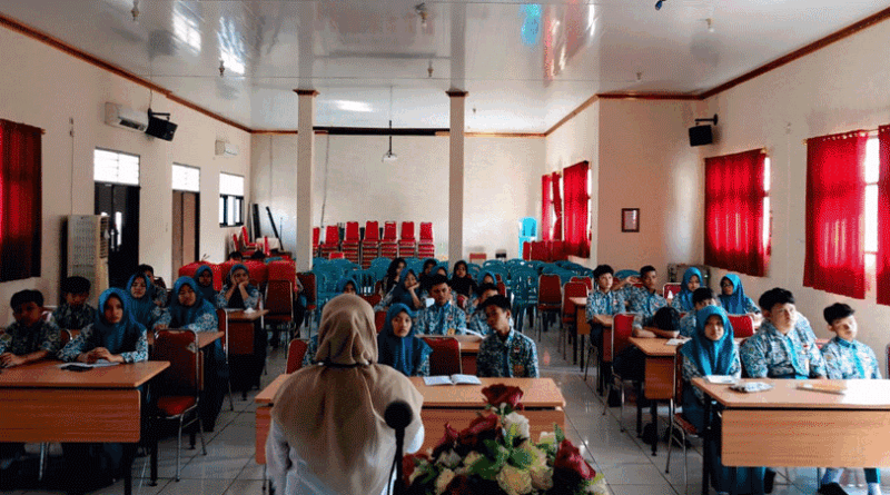 UKS SMPN 3 Krian Bersinergi dengan Puskesmas Barengkrajan Gelar Penyuluhan HIV dan Cek Kesehatan Gratis UKS SMPN 3 Krian Bersinergi dengan Puskesmas Barengkrajan Gelar Penyuluhan HIV dan Cek Kesehatan Gratis